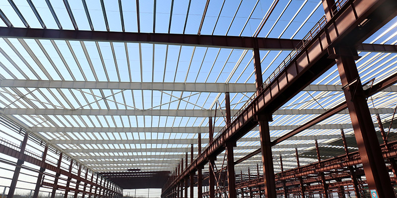 威廉希尔williamhill工业园钢结构厂房近距离拍摄