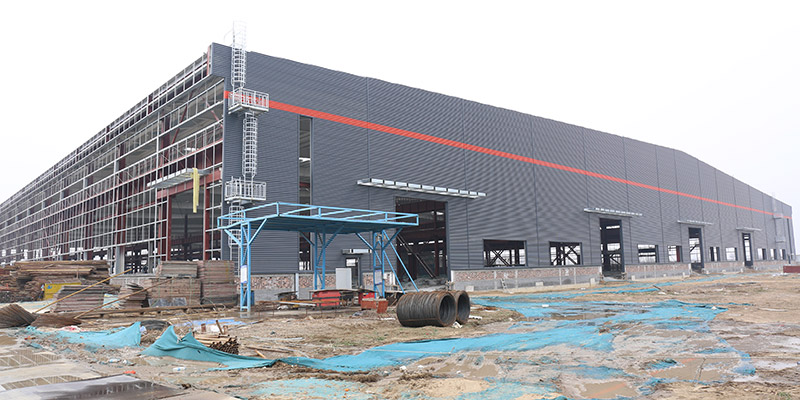 威廉希尔williamhill5万平钢结构厂房外墙施工