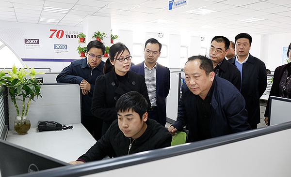 河北省工信厅厅长龚晓峰一行莅临威廉希尔williamhill股份考察指导事情